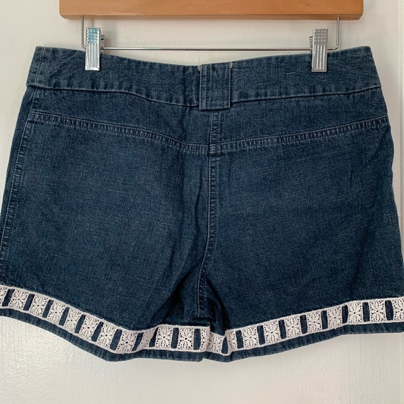 Jean Hand sewn lace shorts - Picture 2 of 3